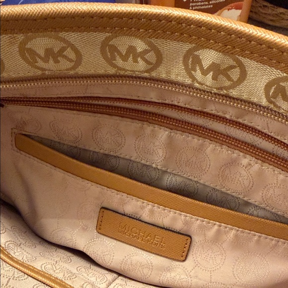 Michael Kors Beige and Brown Logo Tote (REHAB BAG/Please see photos) - Picture 15 of 16